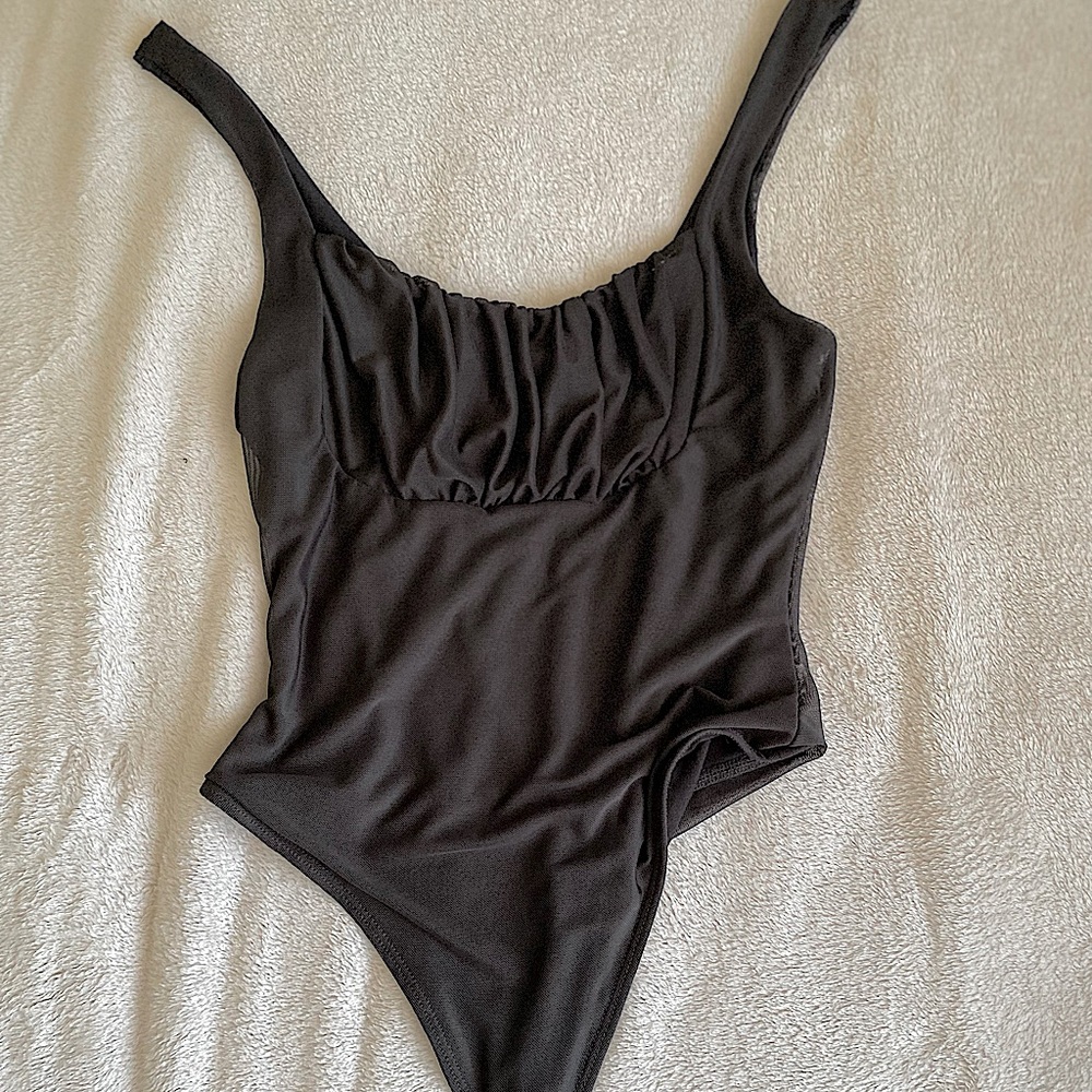 Cute ruffled mesh sleeveless bodysuit
